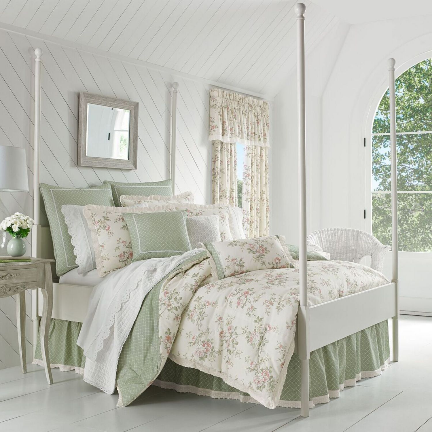 Julia by Piper & Wright