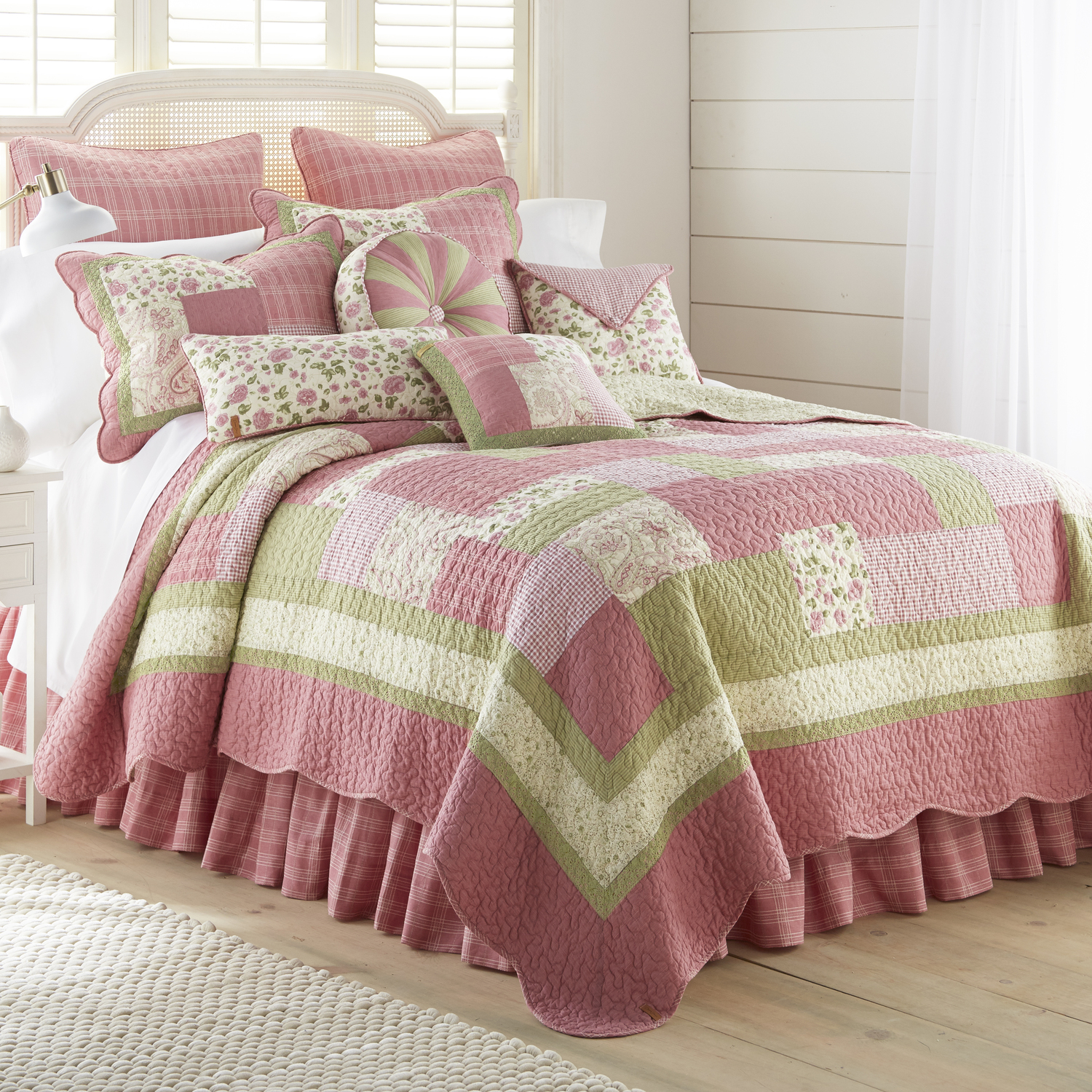 Bashful Rose by Donna Sharp Quilts