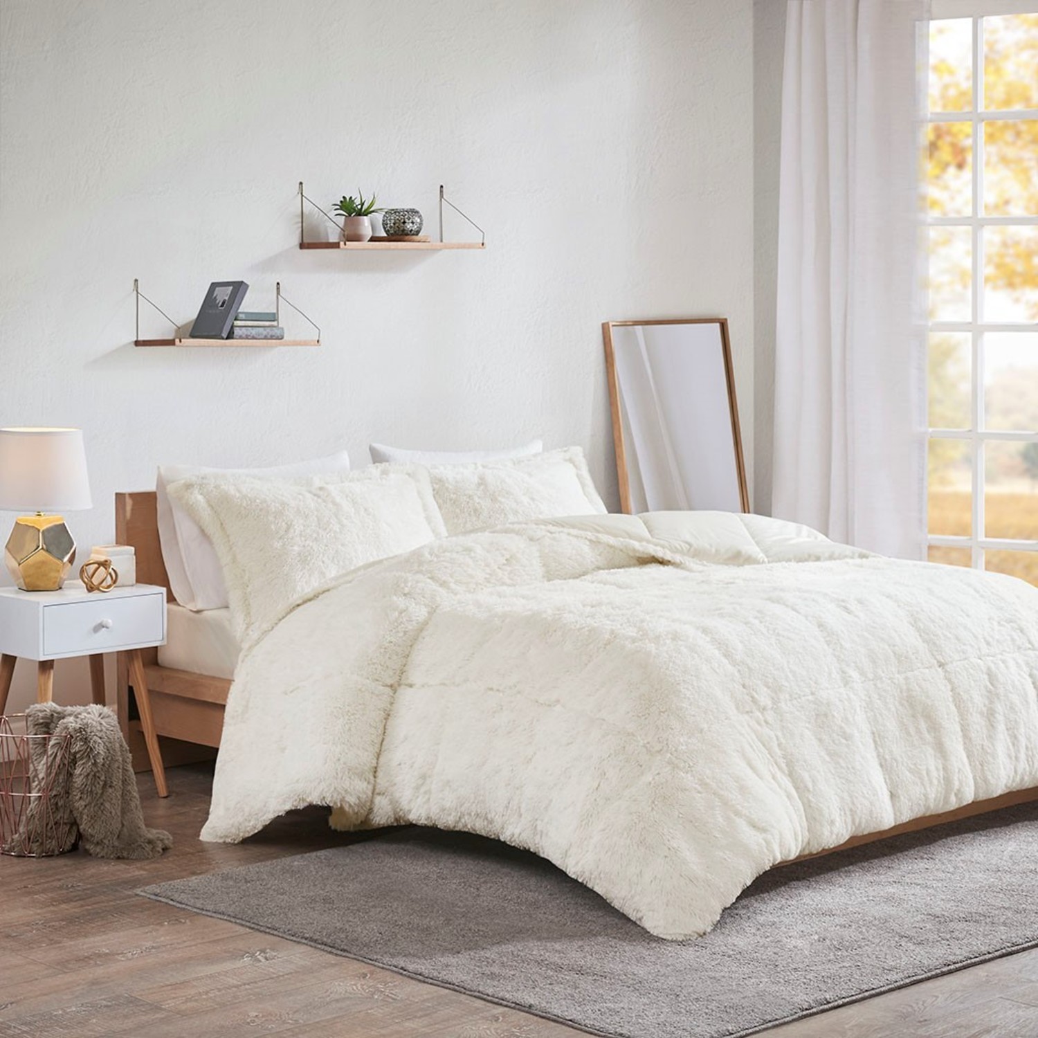 Кровать шерсть. Подушка Рейн cozy Ivory. Кушетка кото cozy Ivory. White Comforter Set. Cozy Ivory.